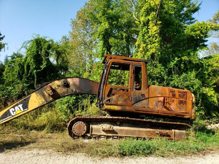 Salvage and Used Construction Equipment Buyer Four R Solutions